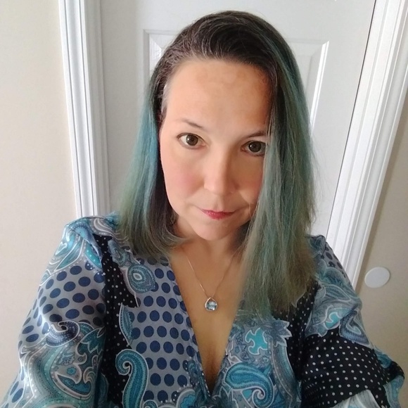 Meet your Posher, Nicole - Picture 1 of 1